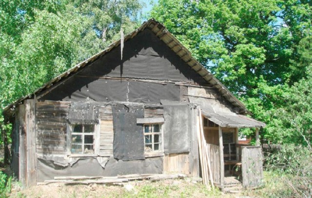 Вид с дороги на дом С. Довлатова